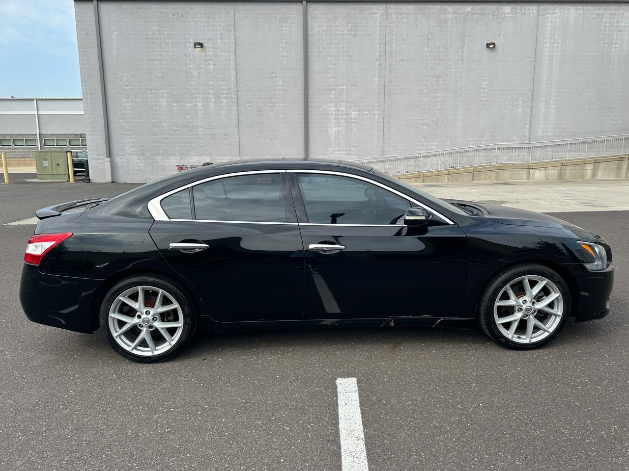 Nissan Maxima 4dr Sdn V6 CVT 3.5 SV w/Sport Pkg 2011