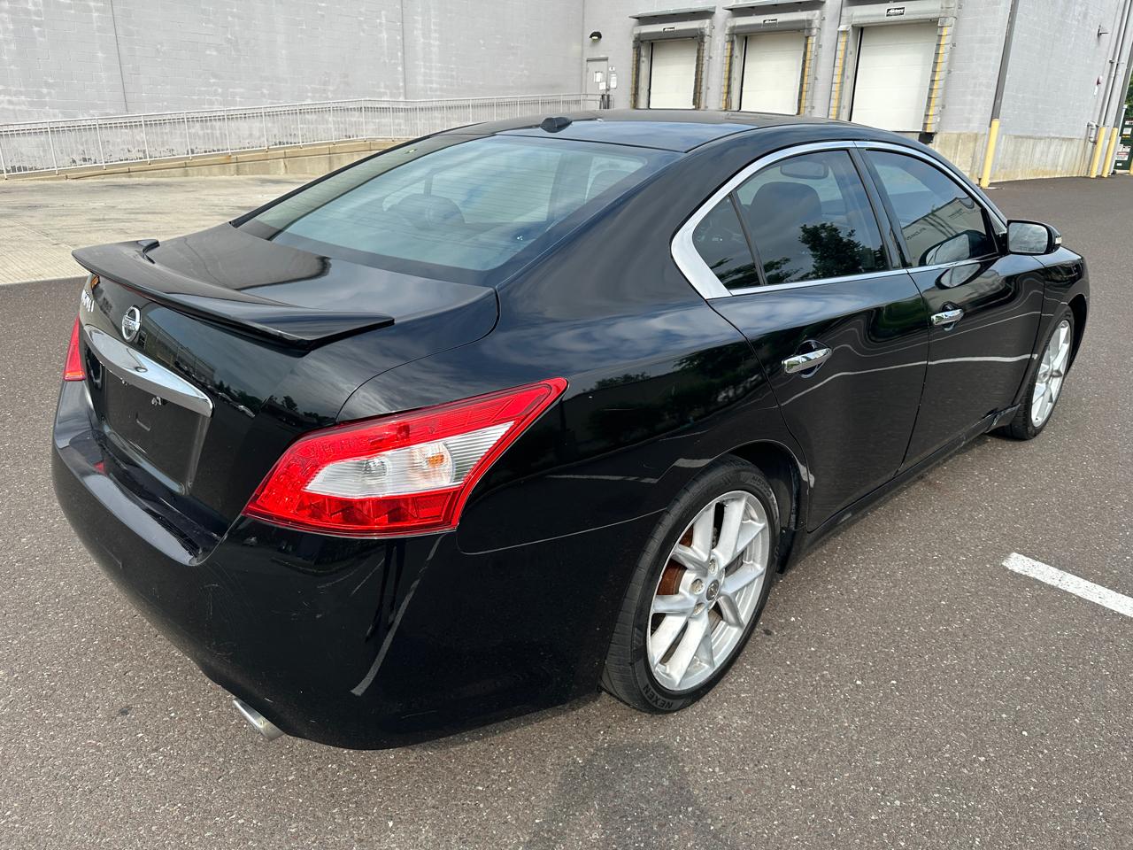 Nissan Maxima 4dr Sdn V6 CVT 3.5 SV w/Sport Pkg 2011