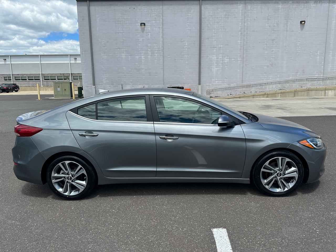 Hyundai Elantra Limited 2.0L Auto PZEV (Ulsan) *Ltd Avail* 2017