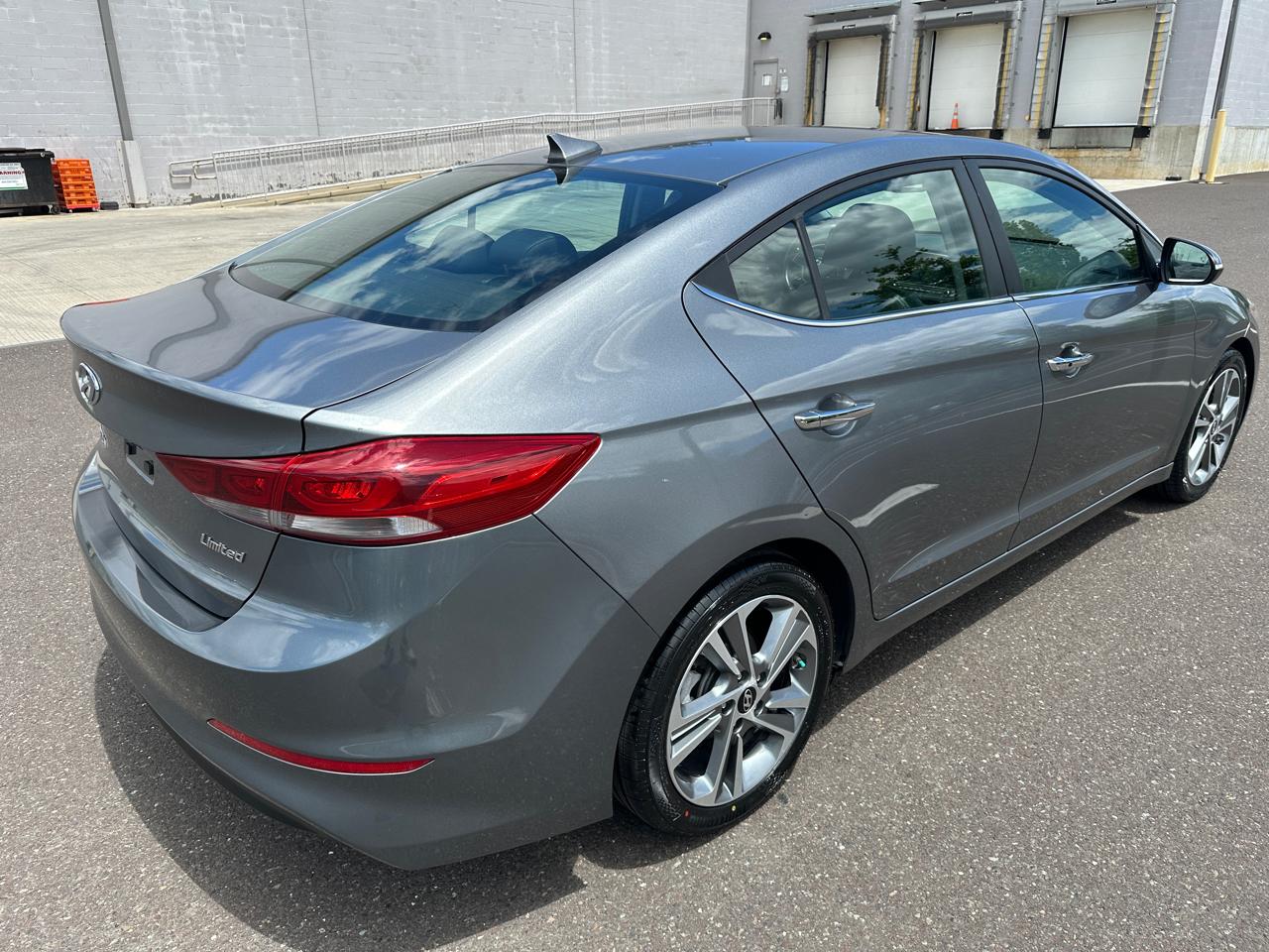 Hyundai Elantra Limited 2.0L Auto PZEV (Ulsan) *Ltd Avail* 2017