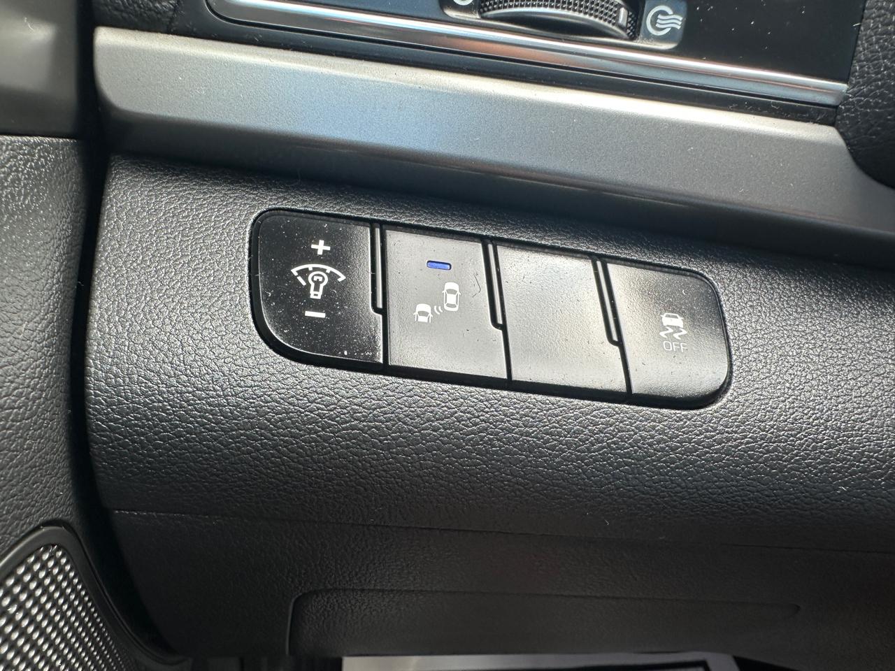 Hyundai Elantra Limited 2.0L Auto PZEV (Ulsan) *Ltd Avail* 2017