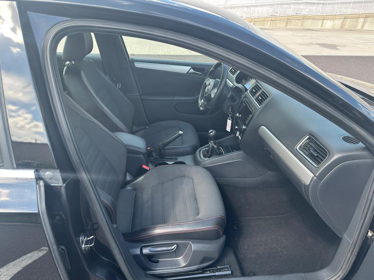 Volkswagen GLI 4dr Sdn Man Autobahn w/Nav PZEV 2012