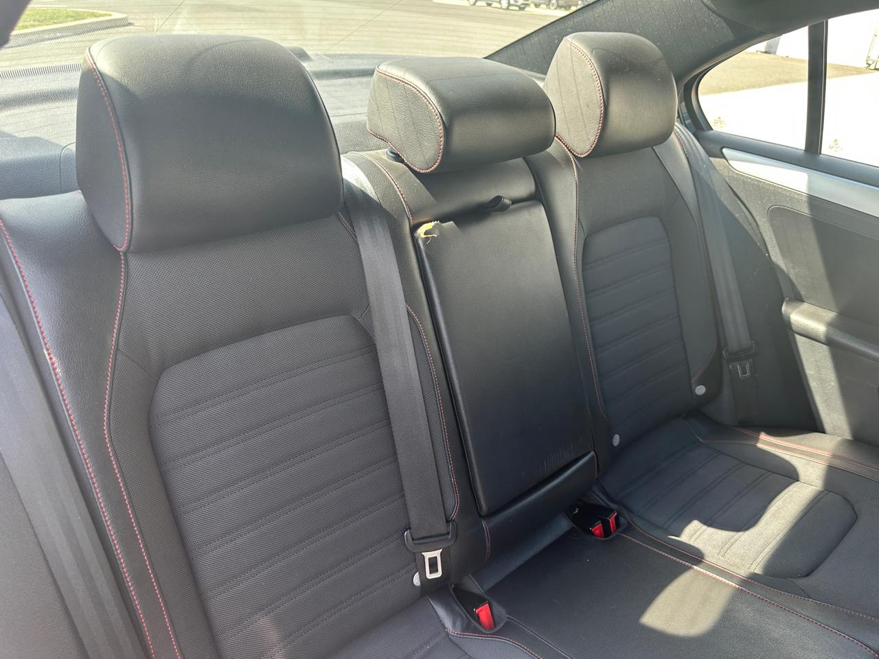 Volkswagen GLI 4dr Sdn Man Autobahn w/Nav PZEV 2012