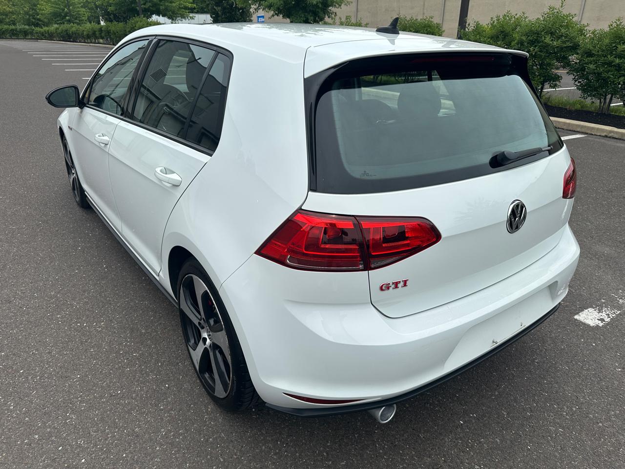 Volkswagen Golf GTI 2.0T 4-Door Autobahn DSG 2017