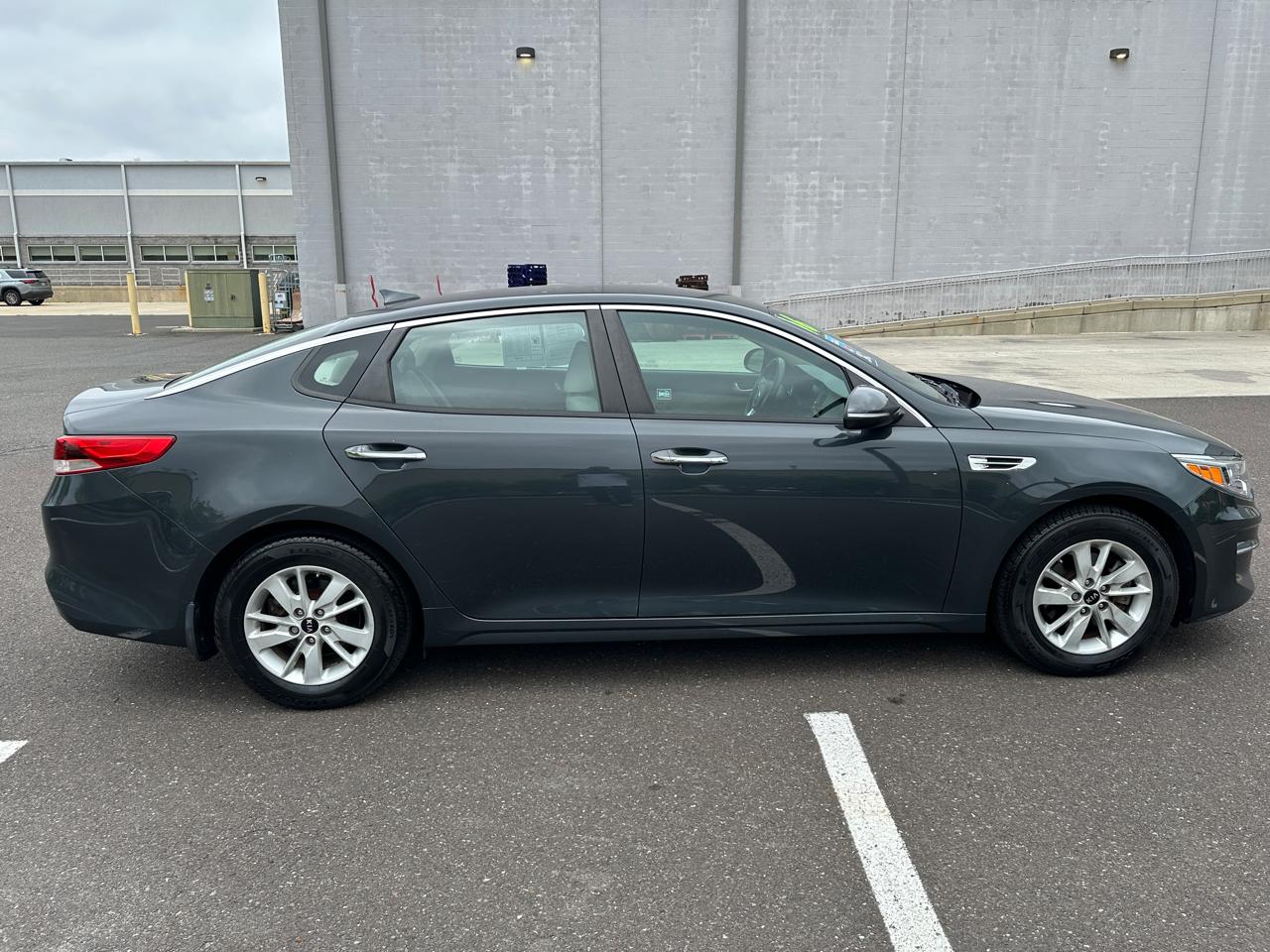 Kia Optima 4dr Sdn LX 2016