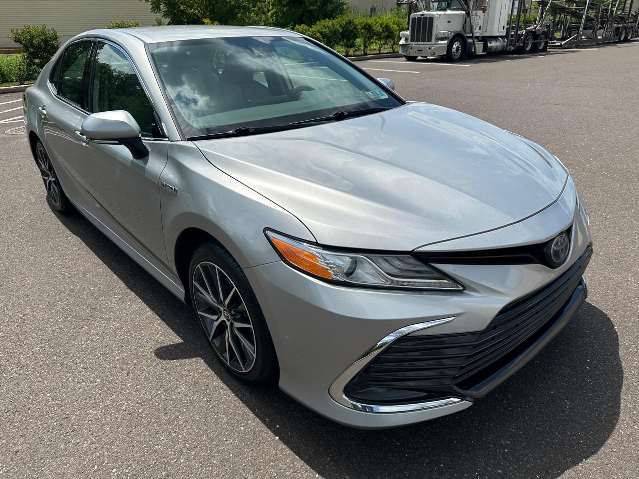 Toyota Camry Hybrid XLE CVT (Natl) 2021