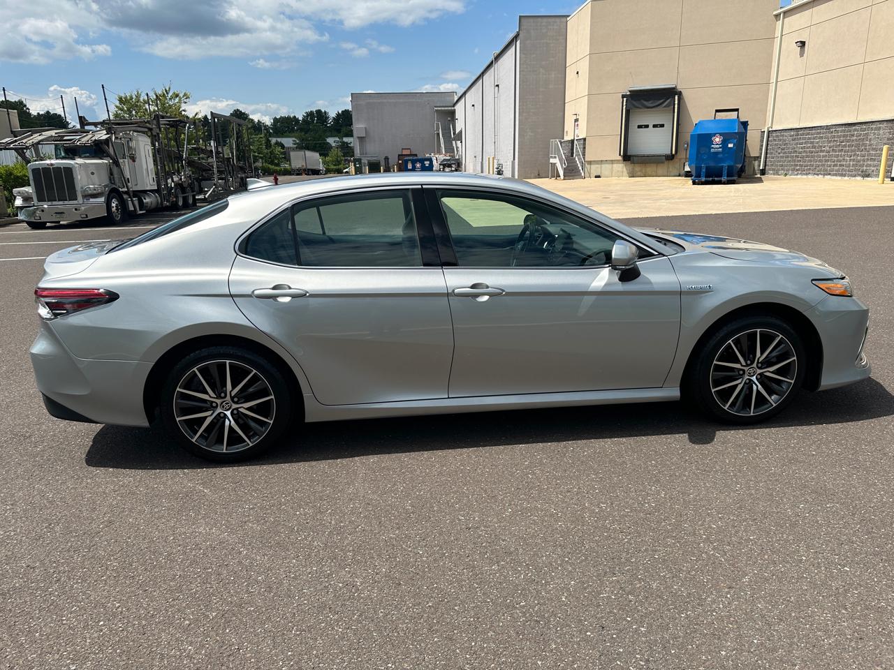 Toyota Camry Hybrid XLE CVT (Natl) 2021