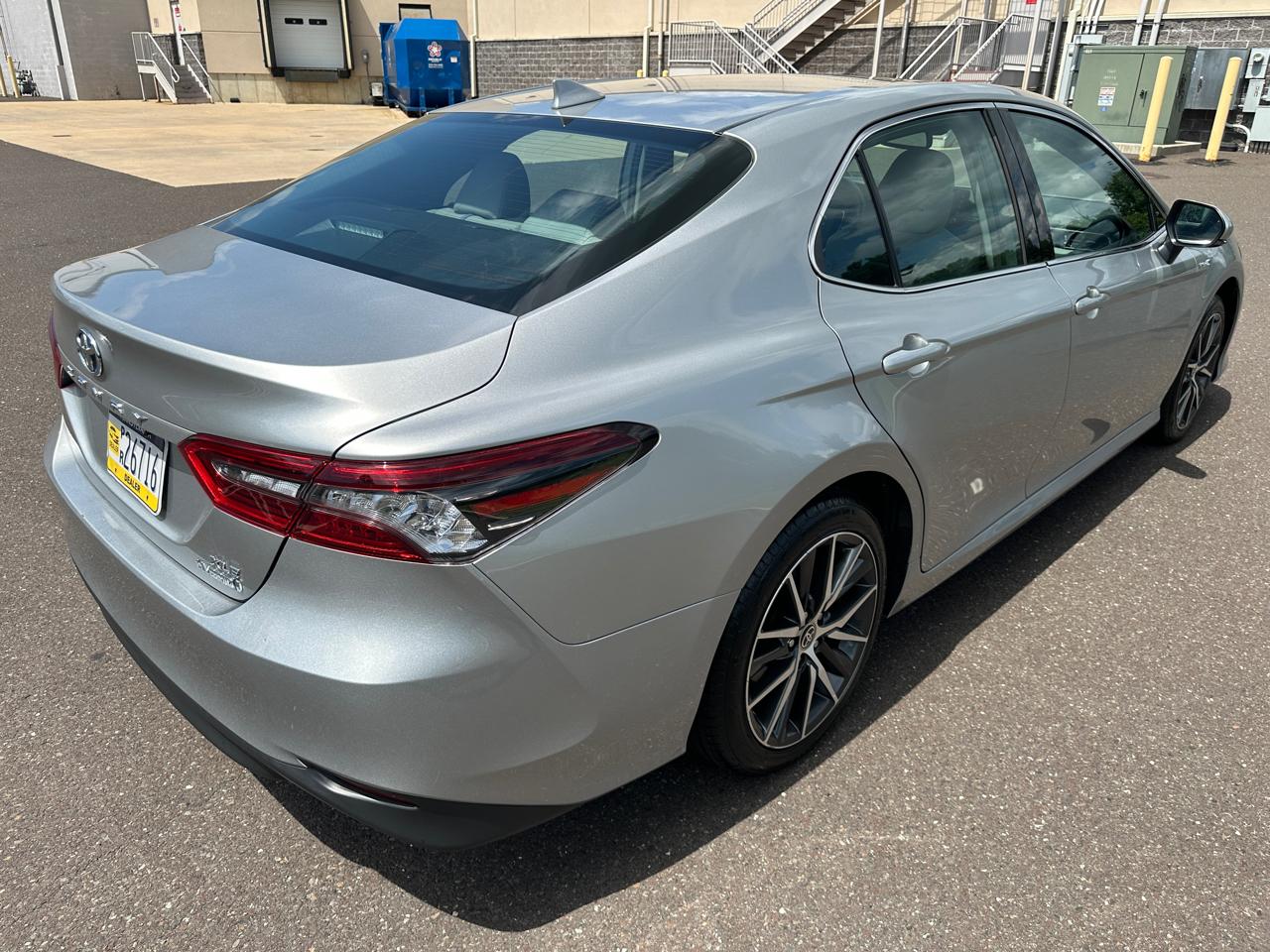 Toyota Camry Hybrid XLE CVT (Natl) 2021