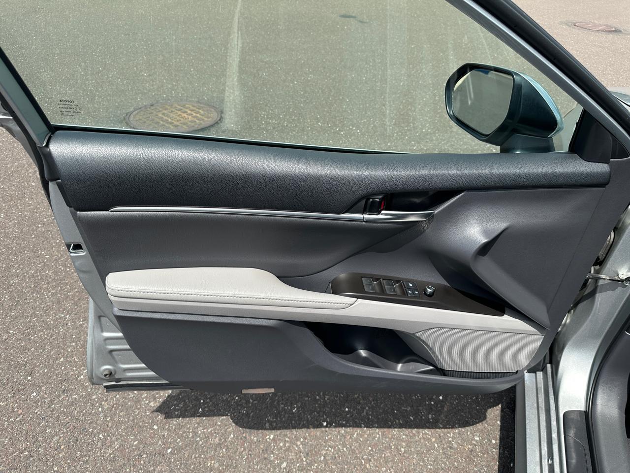 Toyota Camry Hybrid XLE CVT (Natl) 2021