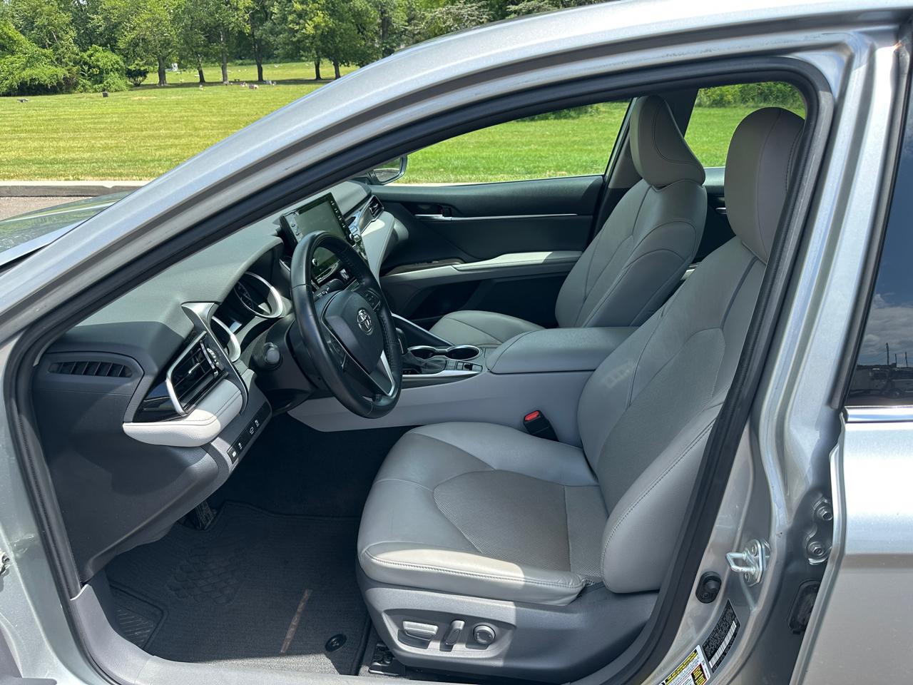 Toyota Camry Hybrid XLE CVT (Natl) 2021