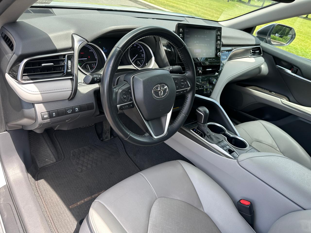 Toyota Camry Hybrid XLE CVT (Natl) 2021