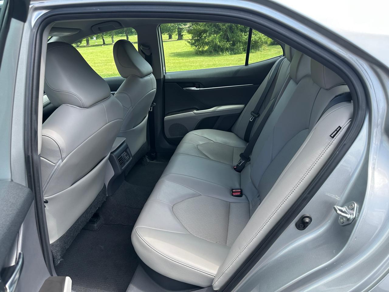 Toyota Camry Hybrid XLE CVT (Natl) 2021