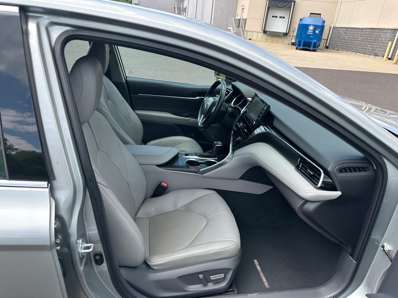 Toyota Camry Hybrid XLE CVT (Natl) 2021