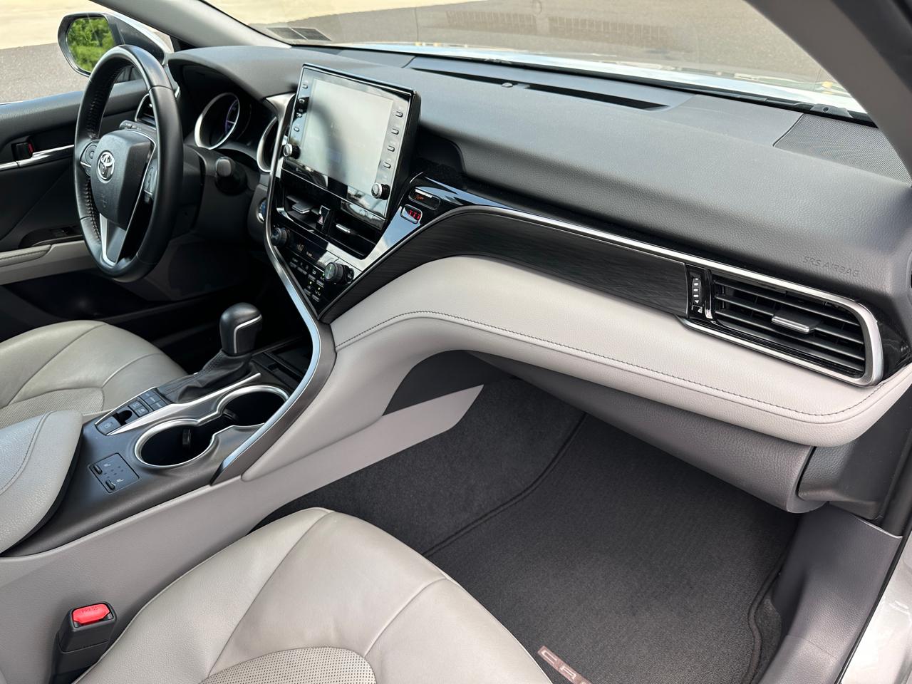 Toyota Camry Hybrid XLE CVT (Natl) 2021