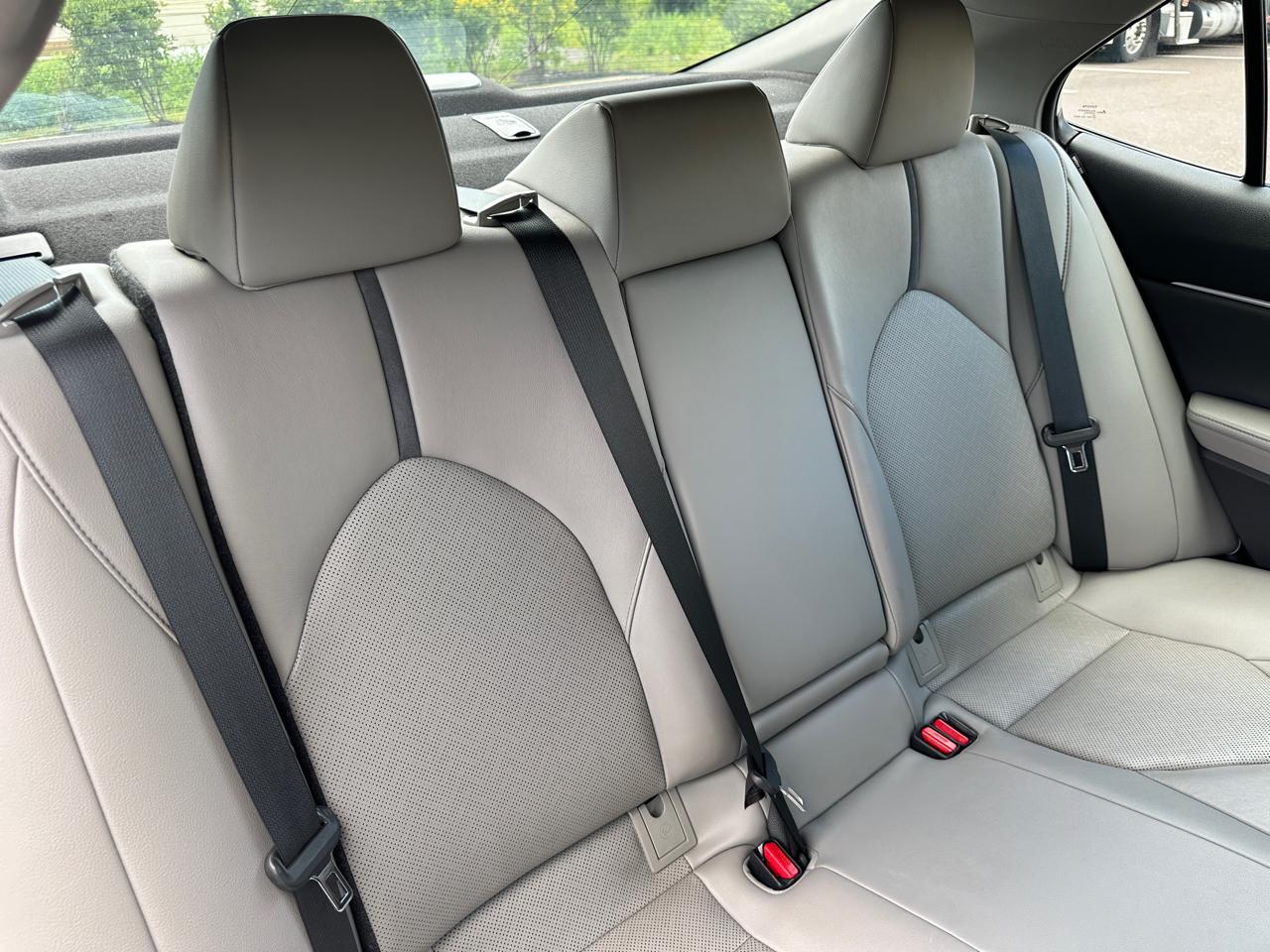 Toyota Camry Hybrid XLE CVT (Natl) 2021