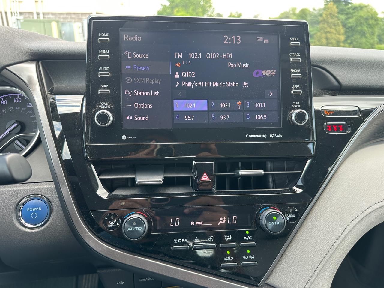 Toyota Camry Hybrid XLE CVT (Natl) 2021