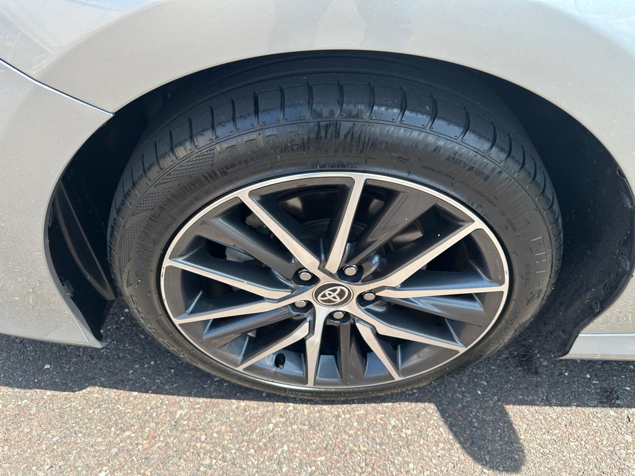 Toyota Camry Hybrid XLE CVT (Natl) 2021