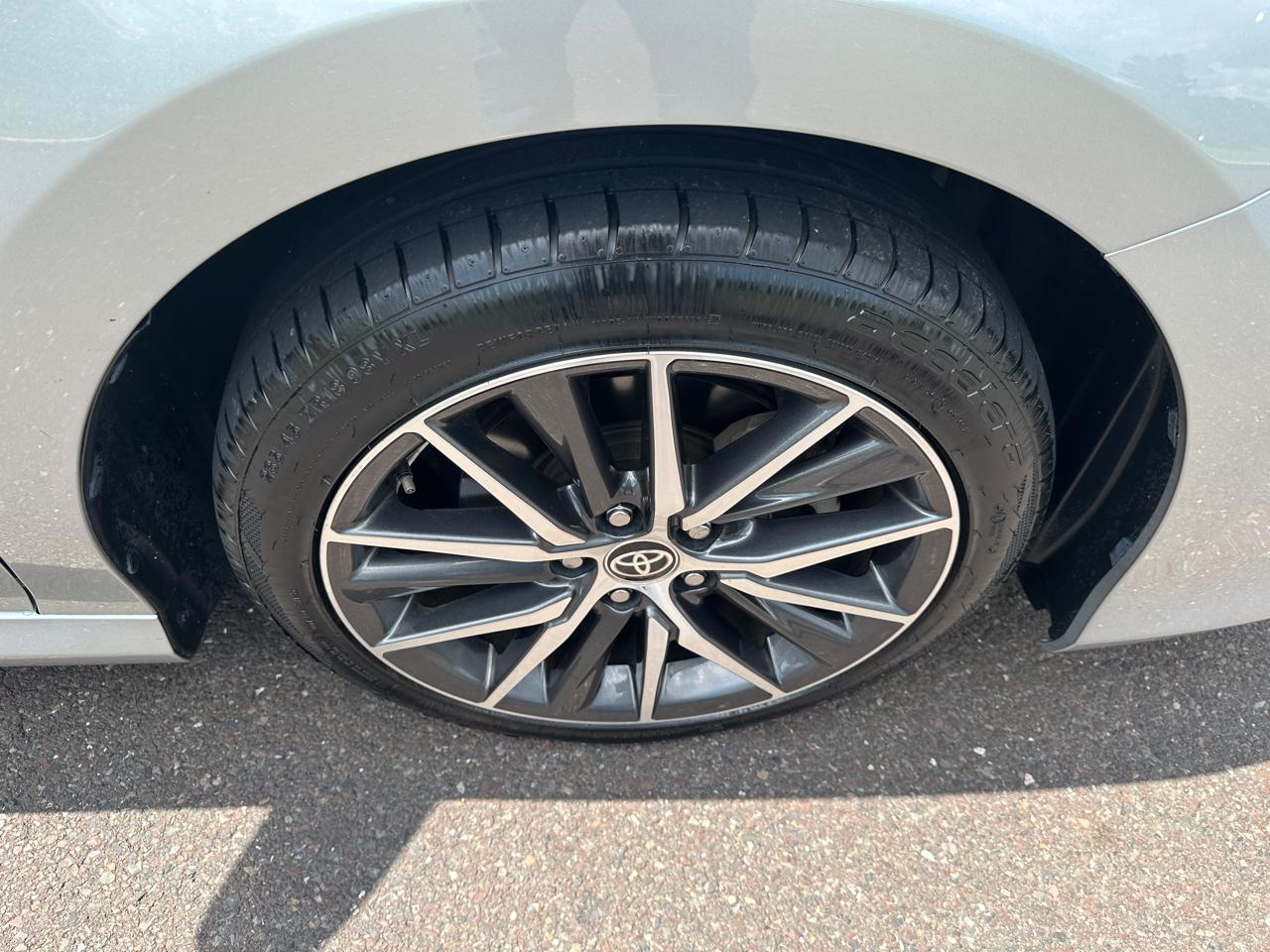 Toyota Camry Hybrid XLE CVT (Natl) 2021