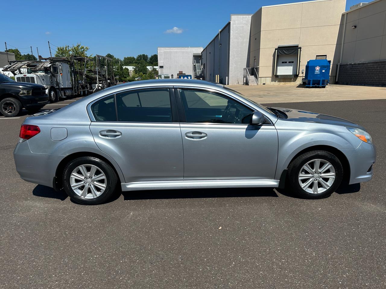 Subaru Legacy 4dr Sdn H4 Auto 2.5i Premium 2012