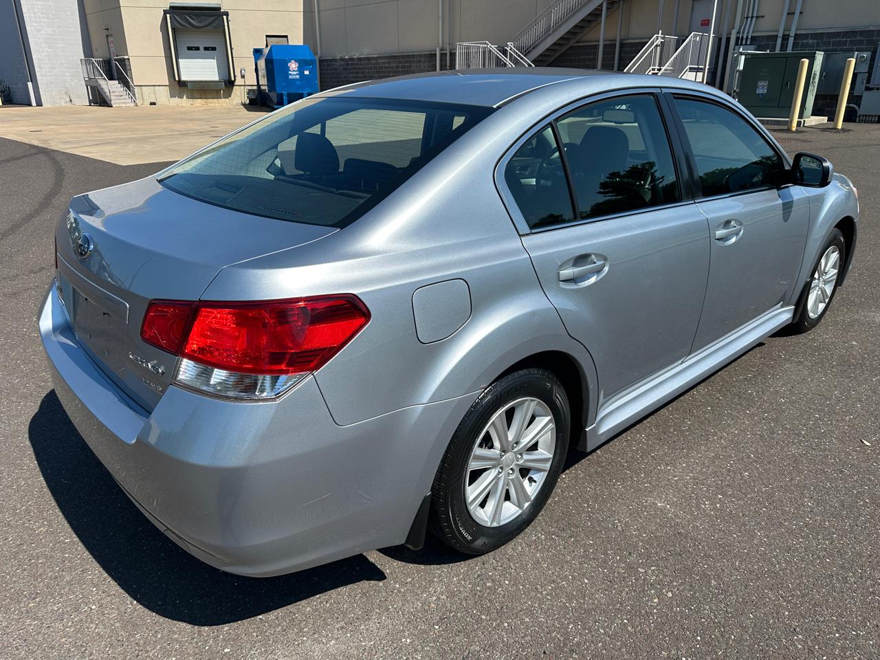 Subaru Legacy 4dr Sdn H4 Auto 2.5i Premium 2012