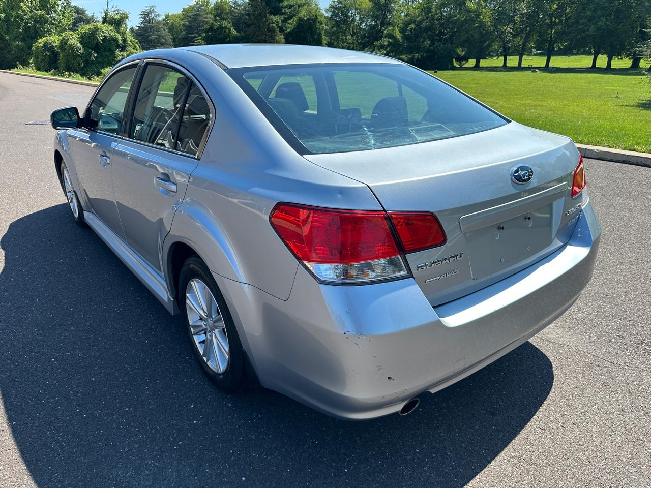 Subaru Legacy 4dr Sdn H4 Auto 2.5i Premium 2012