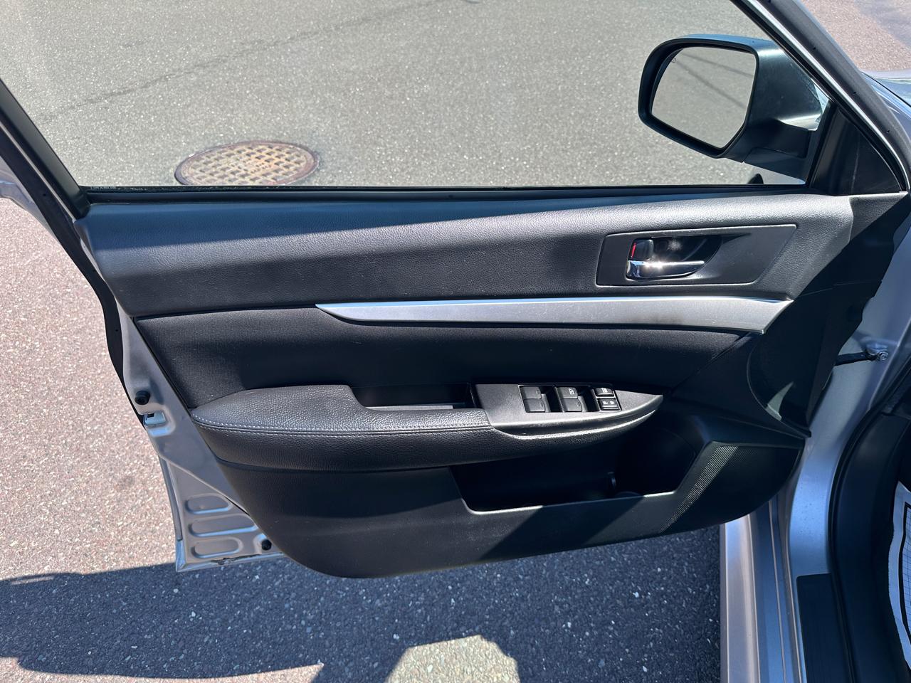 Subaru Legacy 4dr Sdn H4 Auto 2.5i Premium 2012