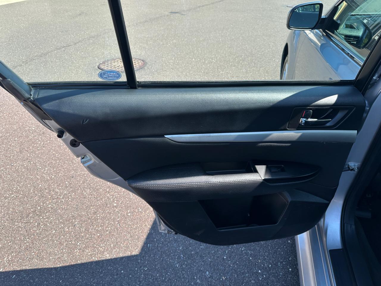 Subaru Legacy 4dr Sdn H4 Auto 2.5i Premium 2012