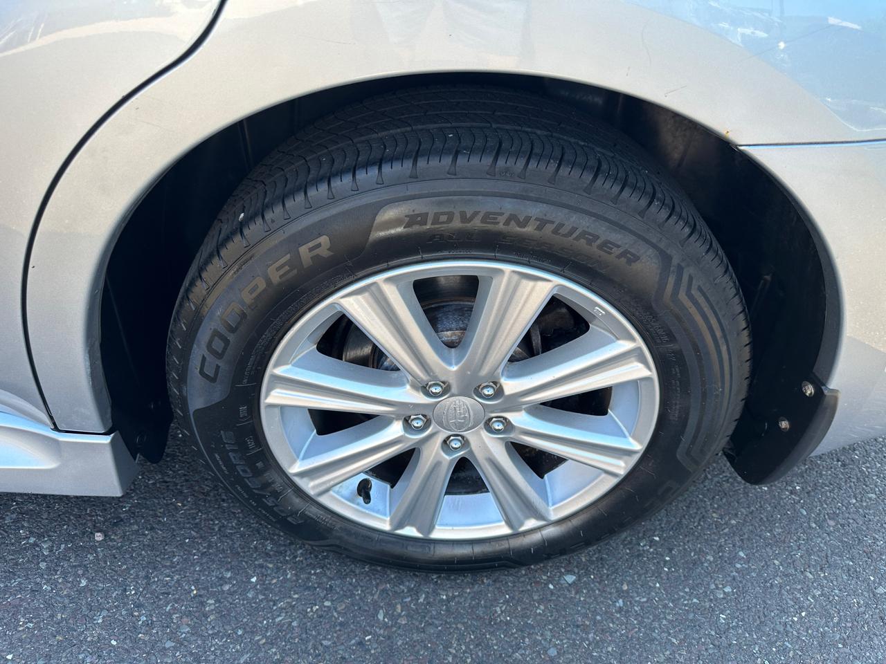Subaru Legacy 4dr Sdn H4 Auto 2.5i Premium 2012