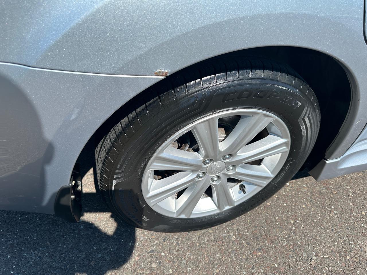 Subaru Legacy 4dr Sdn H4 Auto 2.5i Premium 2012