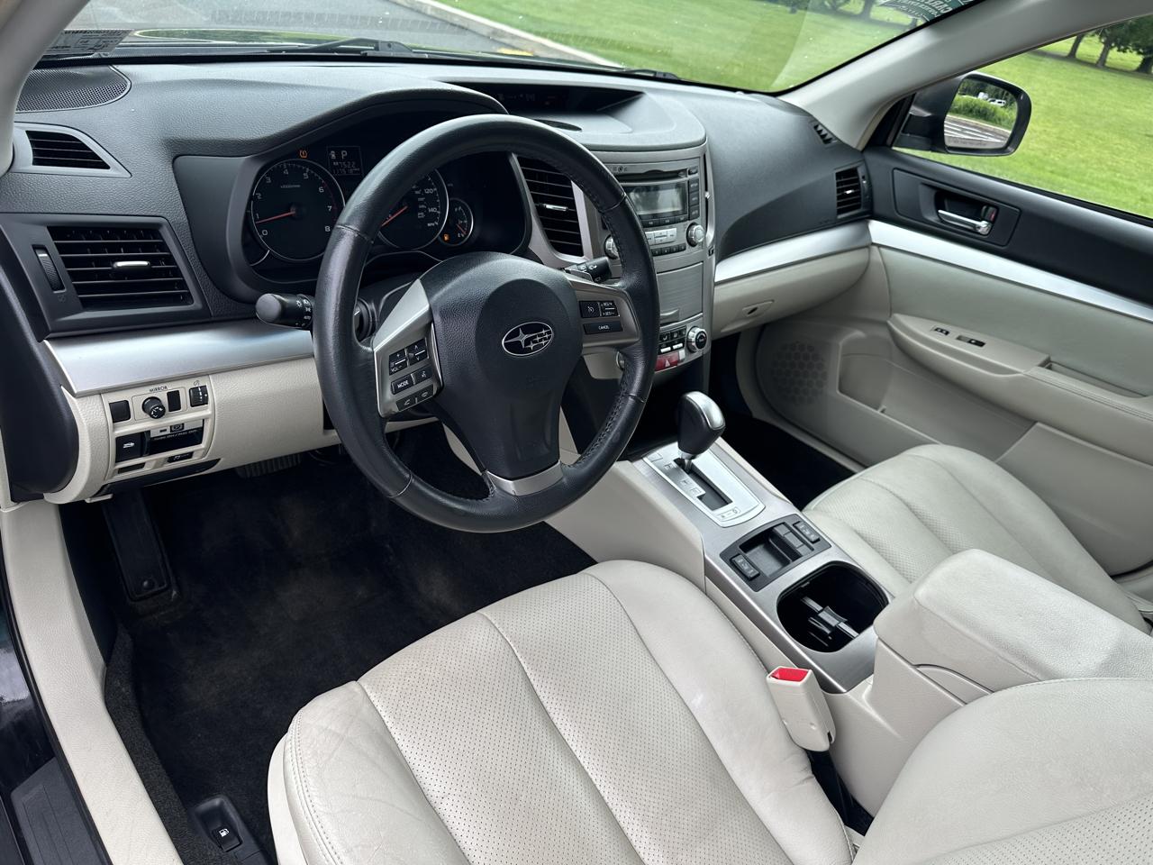 Subaru Outback 4dr Wgn H4 Auto 2.5i Premium 2013