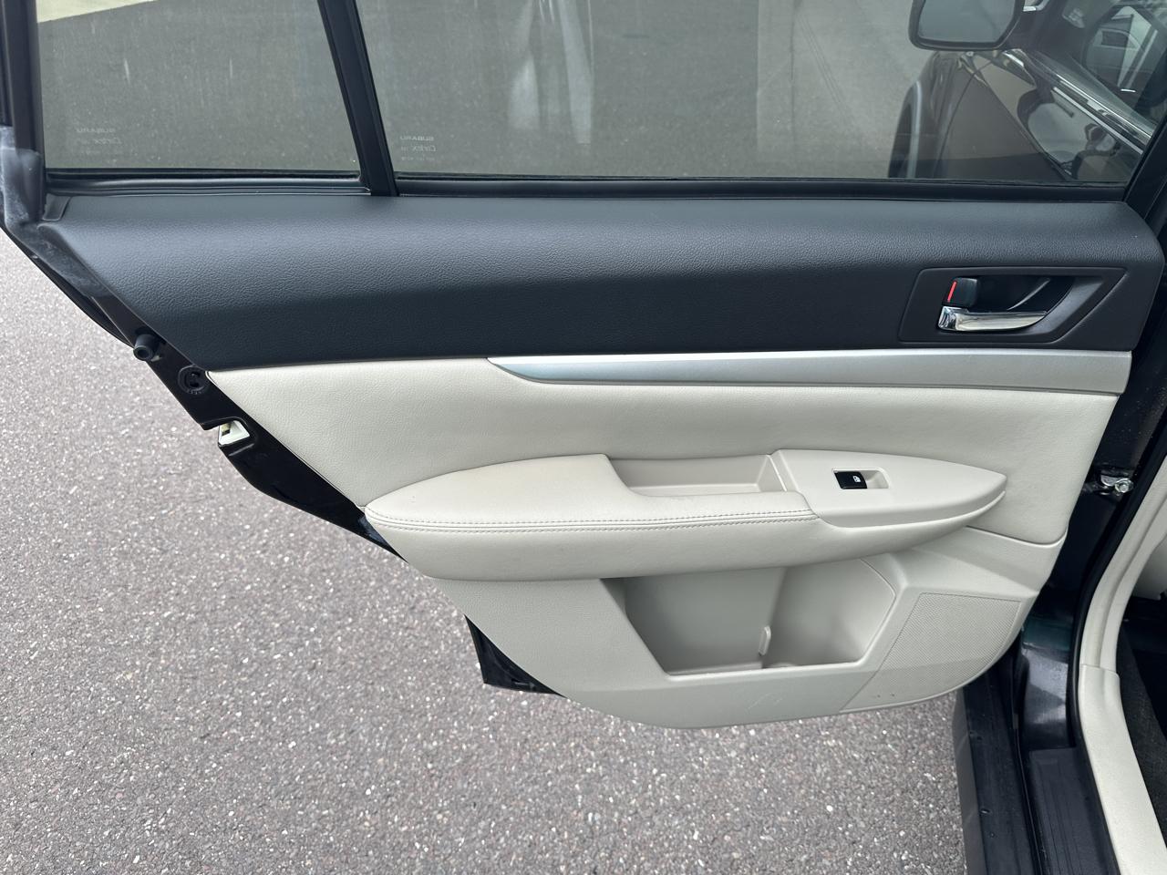 Subaru Outback 4dr Wgn H4 Auto 2.5i Premium 2013