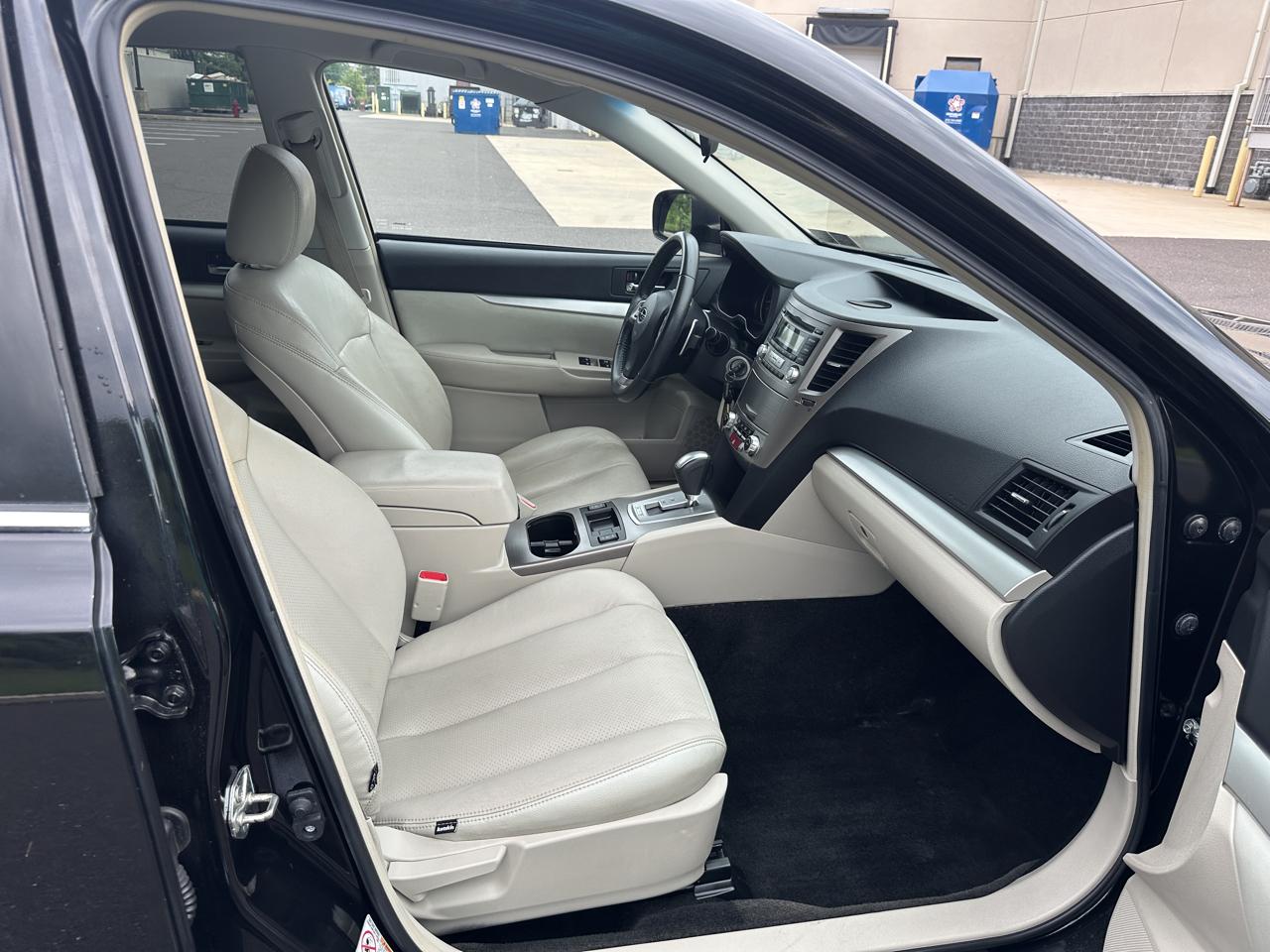 Subaru Outback 4dr Wgn H4 Auto 2.5i Premium 2013