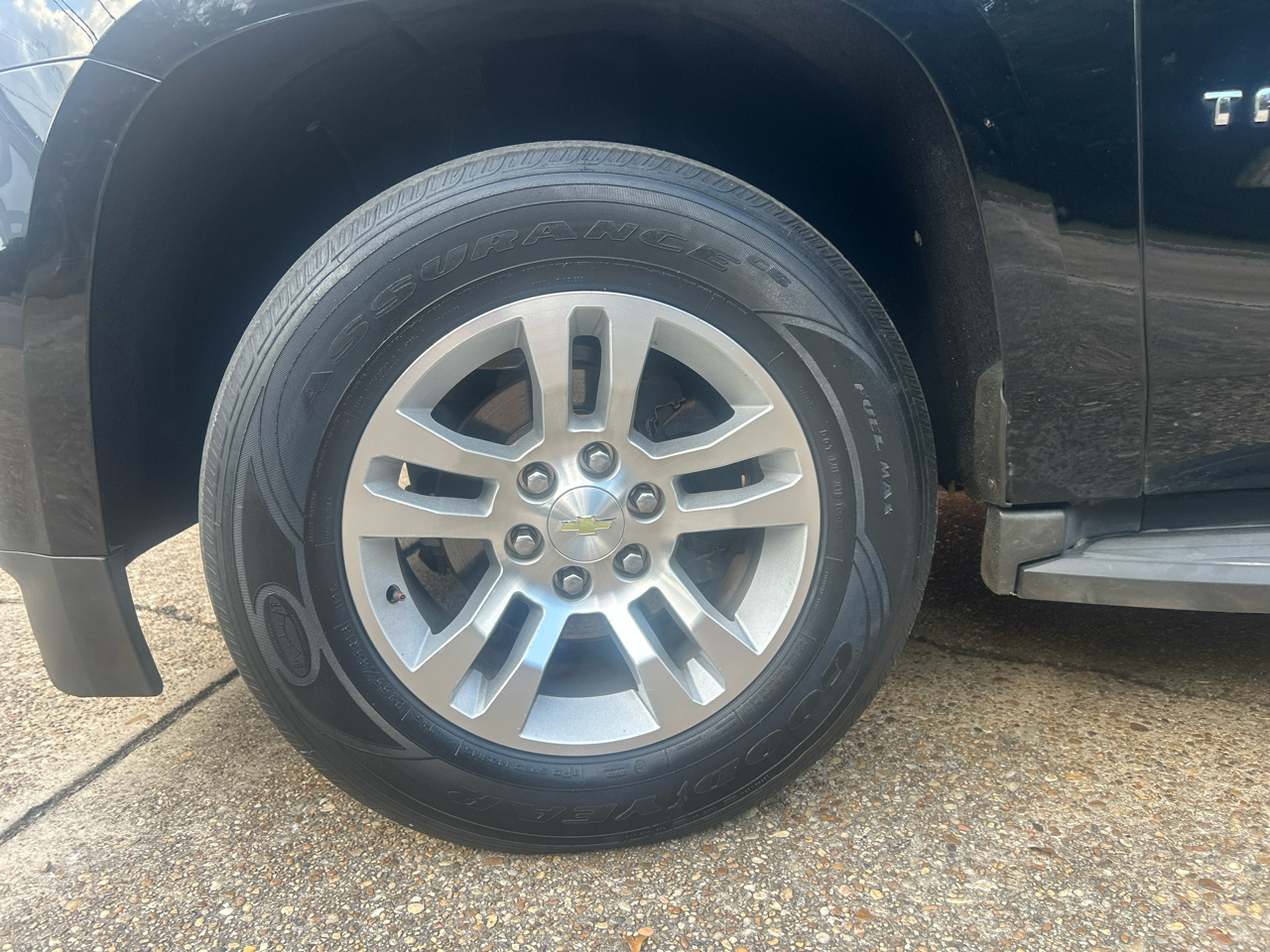 2015 Chevrolet Tahoe LS photo 2