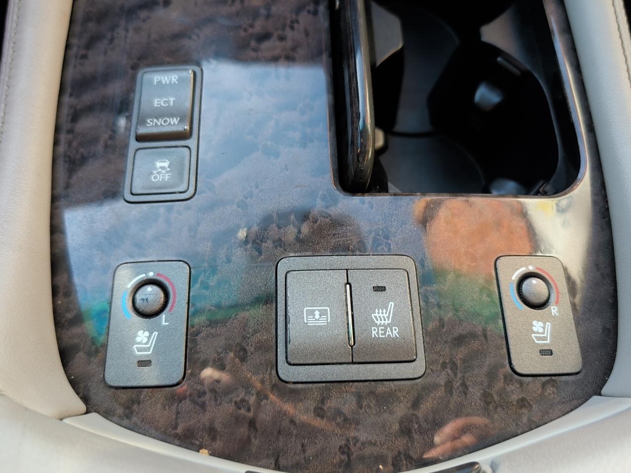 Lexus LS 460 4dr Sdn RWD 2011