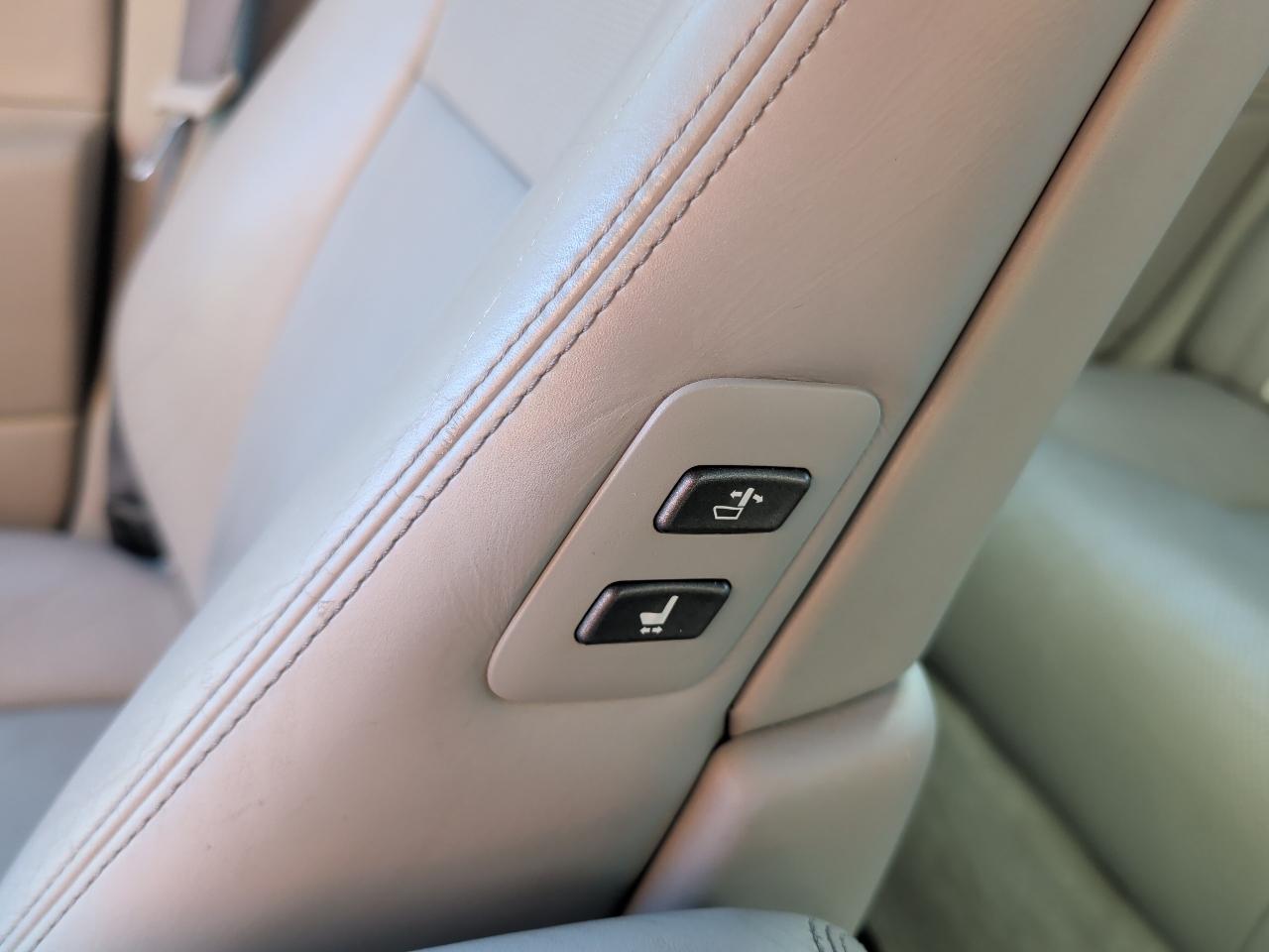 Lexus LS 460 4dr Sdn RWD 2011