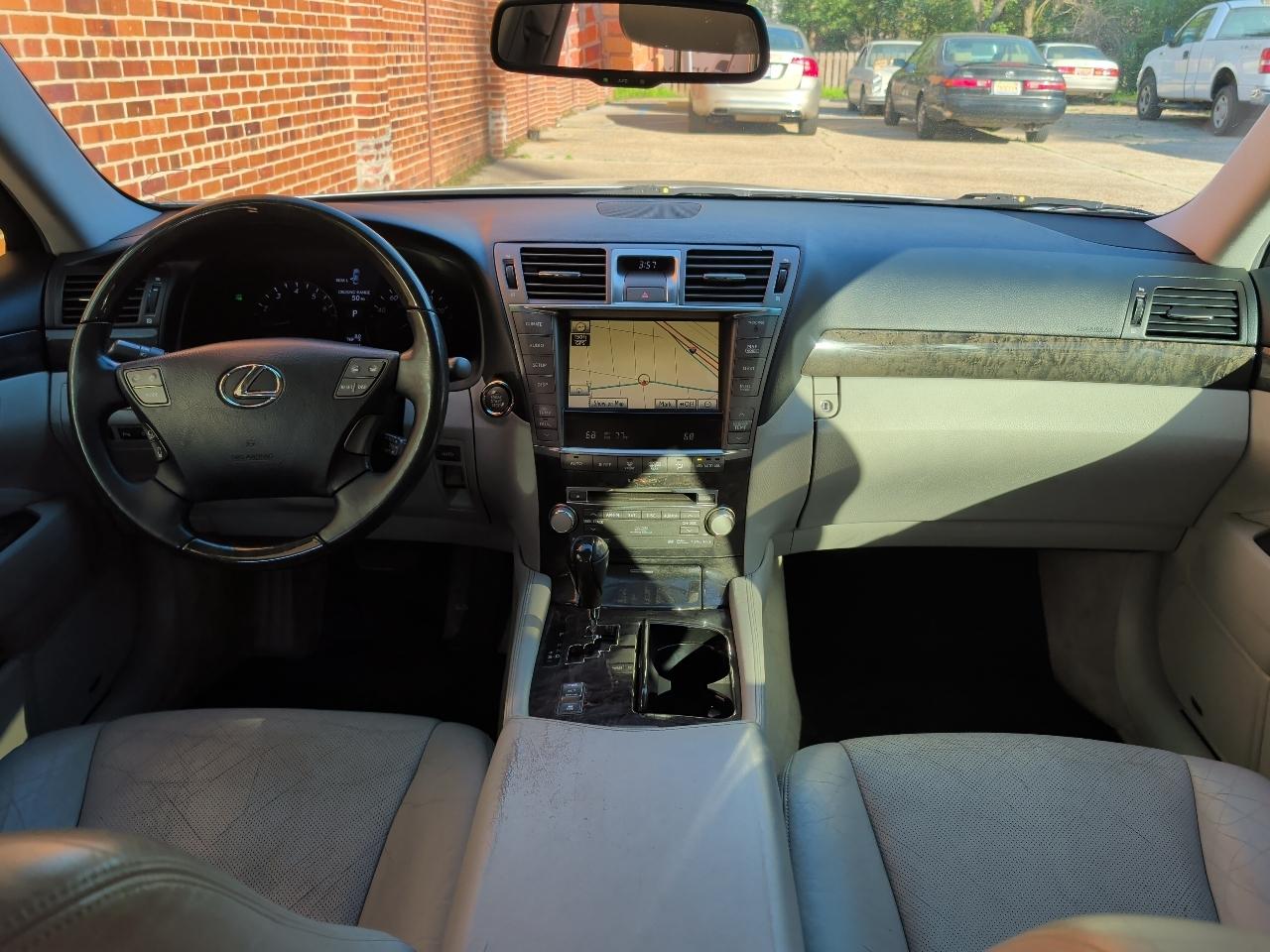 Lexus LS 460 4dr Sdn RWD 2011