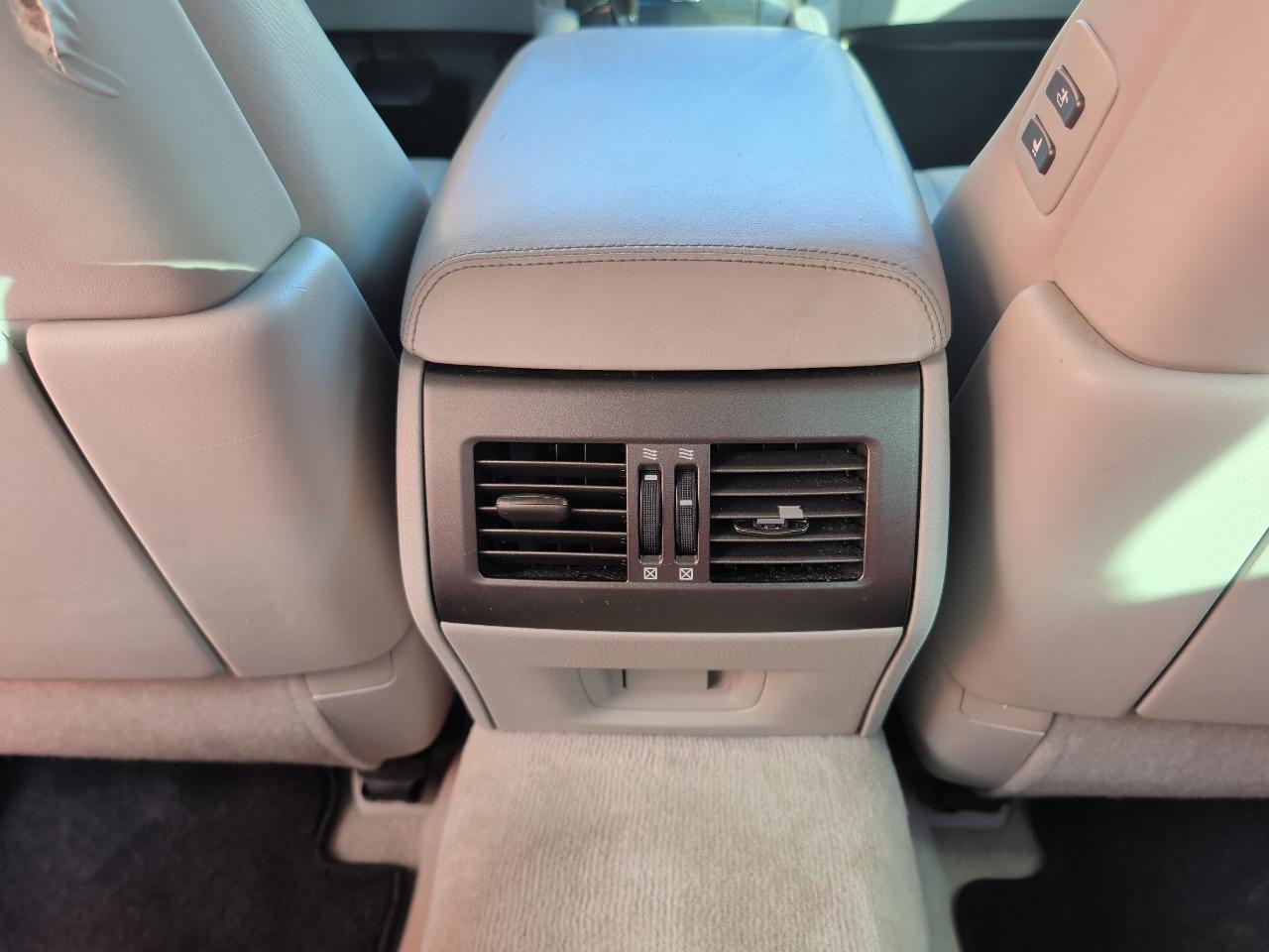 Lexus LS 460 4dr Sdn RWD 2011