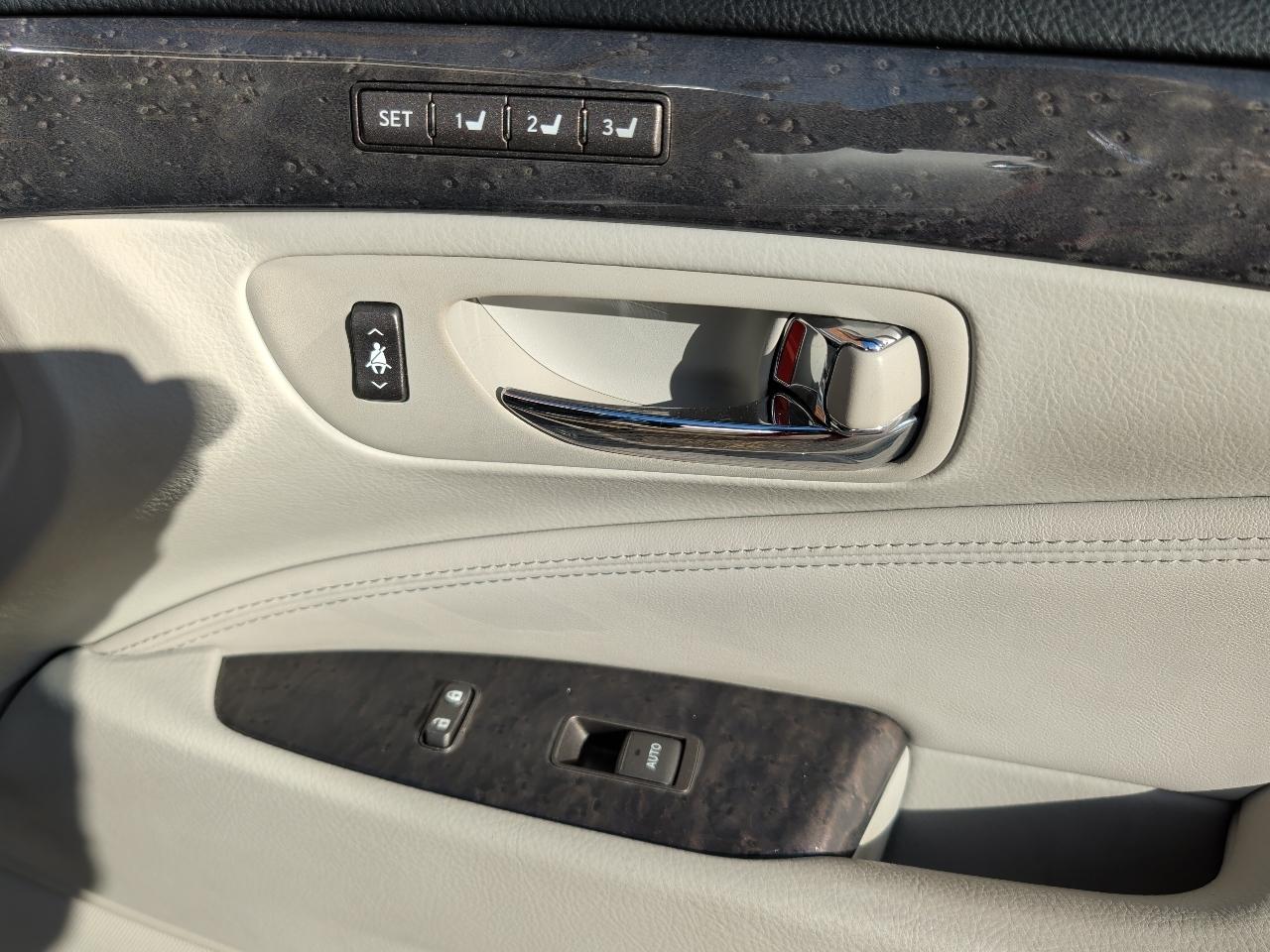 Lexus LS 460 4dr Sdn RWD 2011