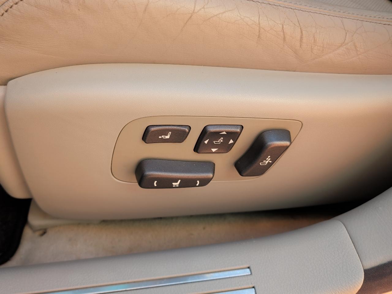 Lexus LS 460 4dr Sdn RWD 2011