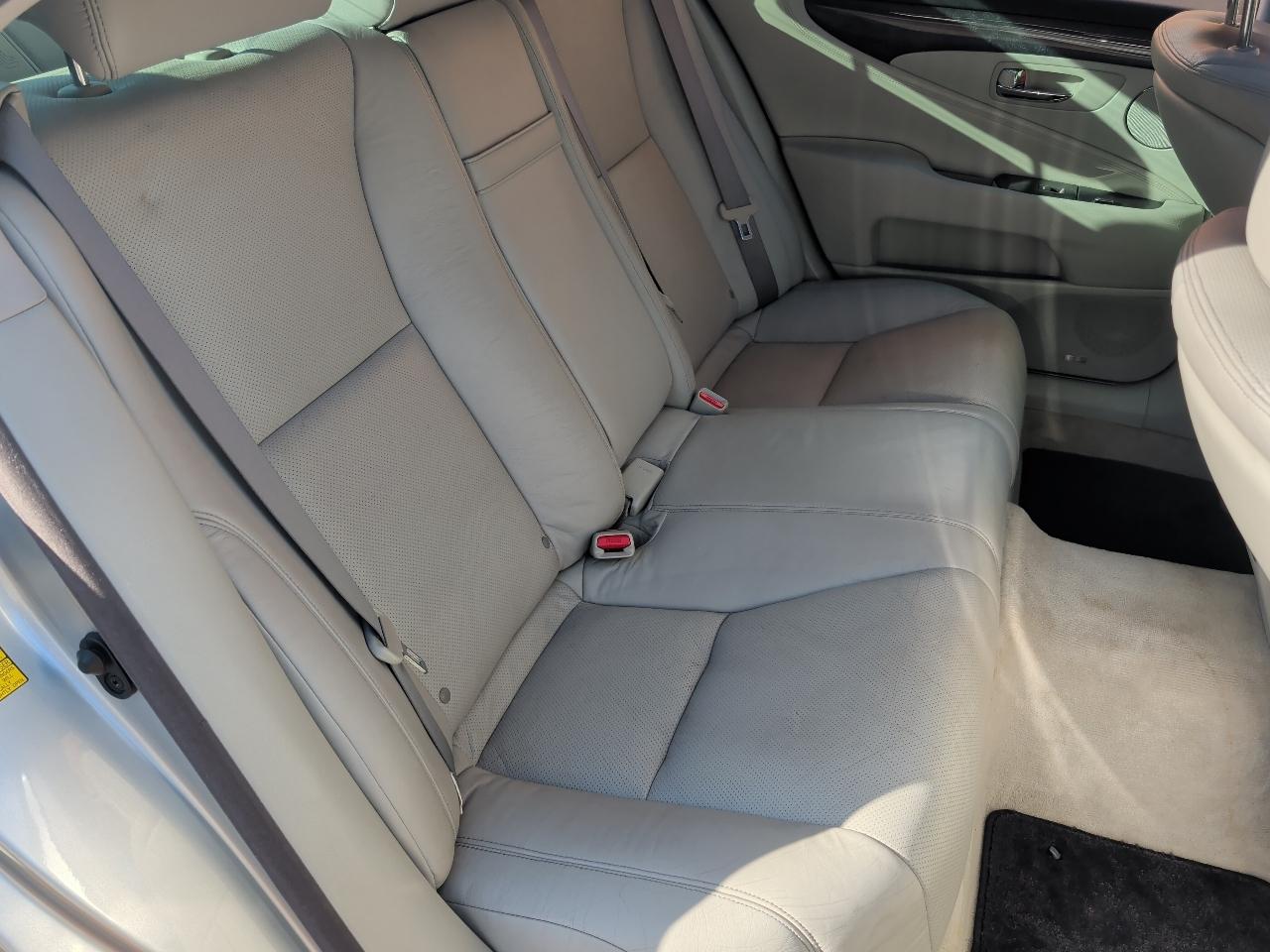 Lexus LS 460 4dr Sdn RWD 2011