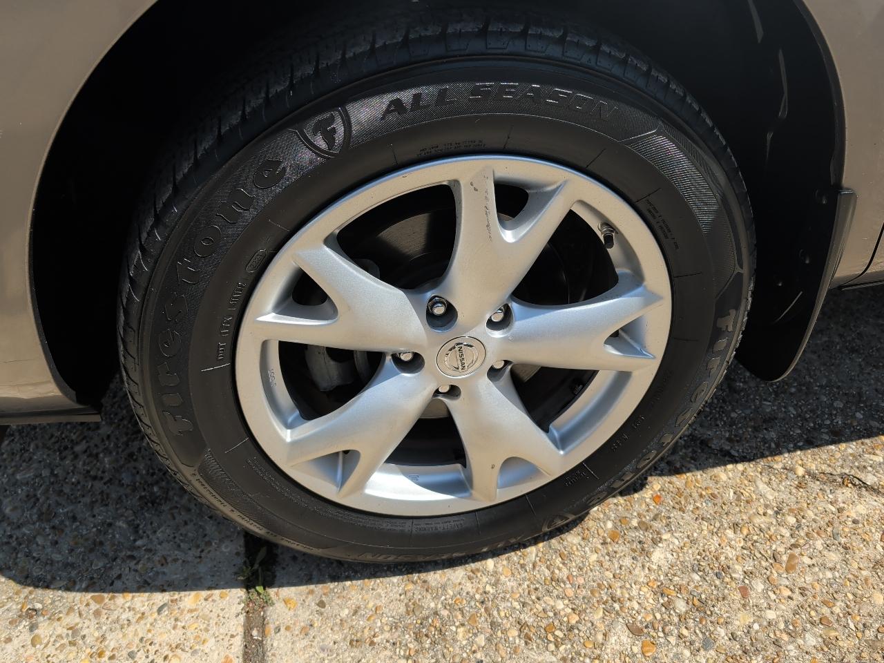 Nissan Rogue FWD 4dr SV 2011