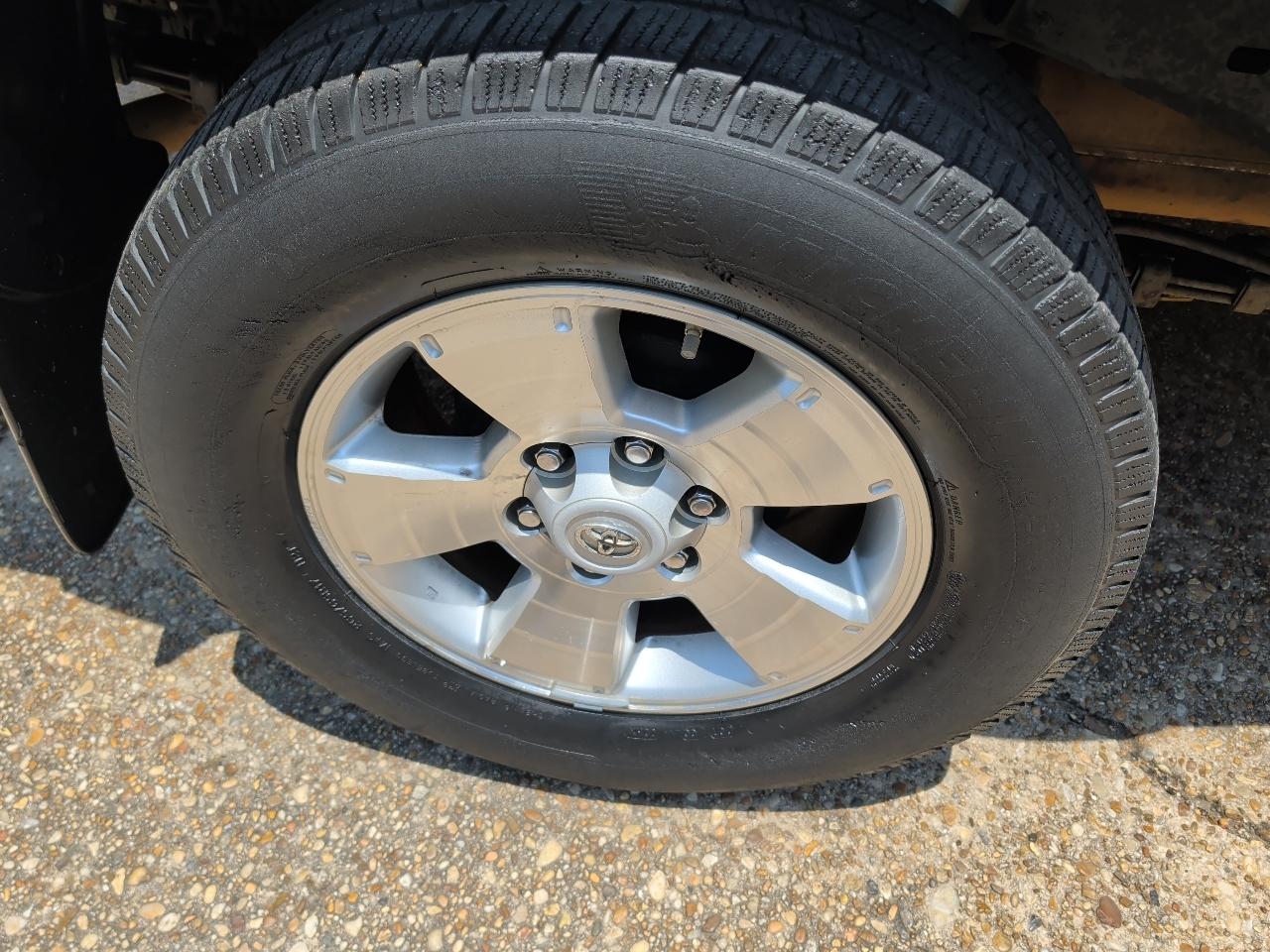 Toyota Tacoma 4WD Access Cab V6 MT (Natl) 2012