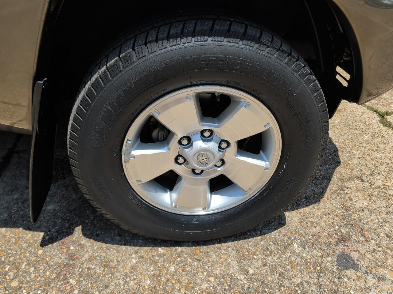 Toyota Tacoma 4WD Access Cab V6 MT (Natl) 2012