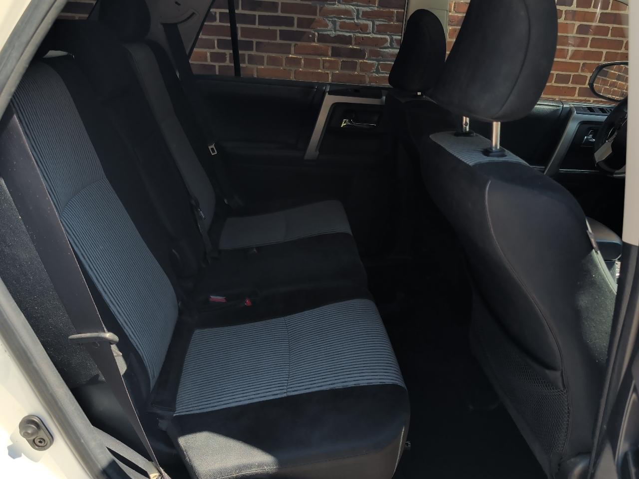 Toyota 4Runner RWD 4dr V6 SR5 (Natl) 2015