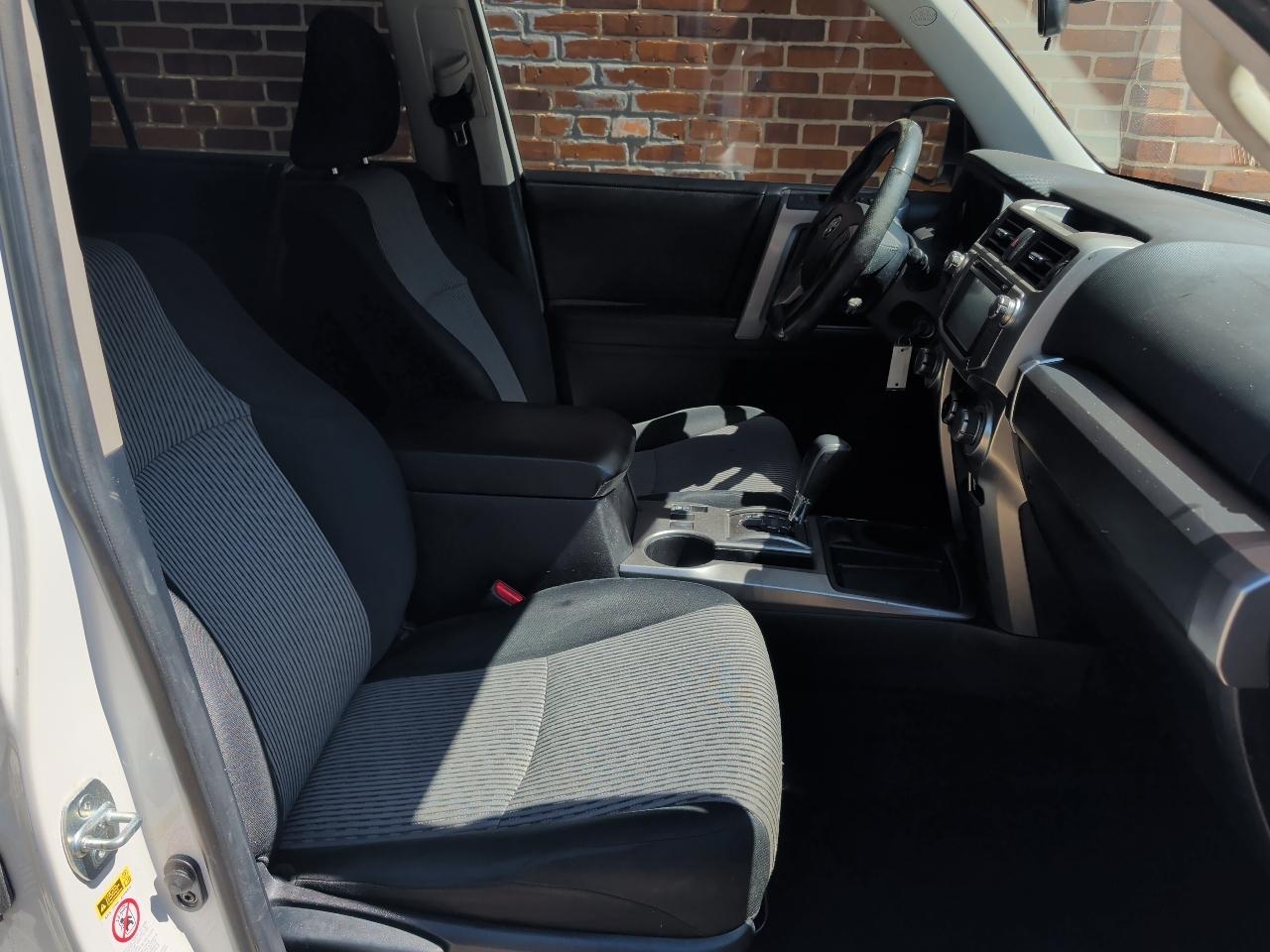 Toyota 4Runner RWD 4dr V6 SR5 (Natl) 2015