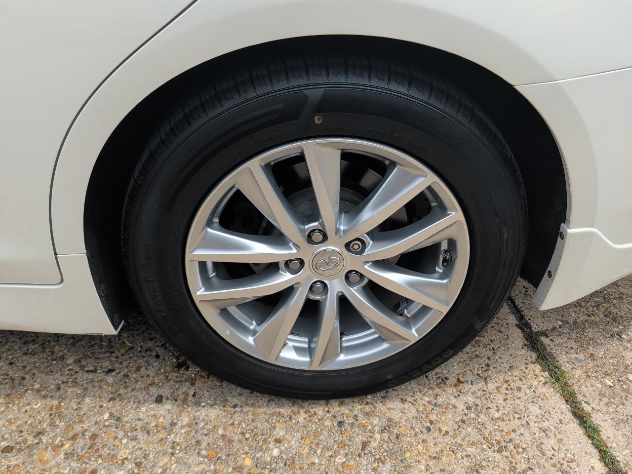 Infiniti Q50 4dr Sdn RWD 2015