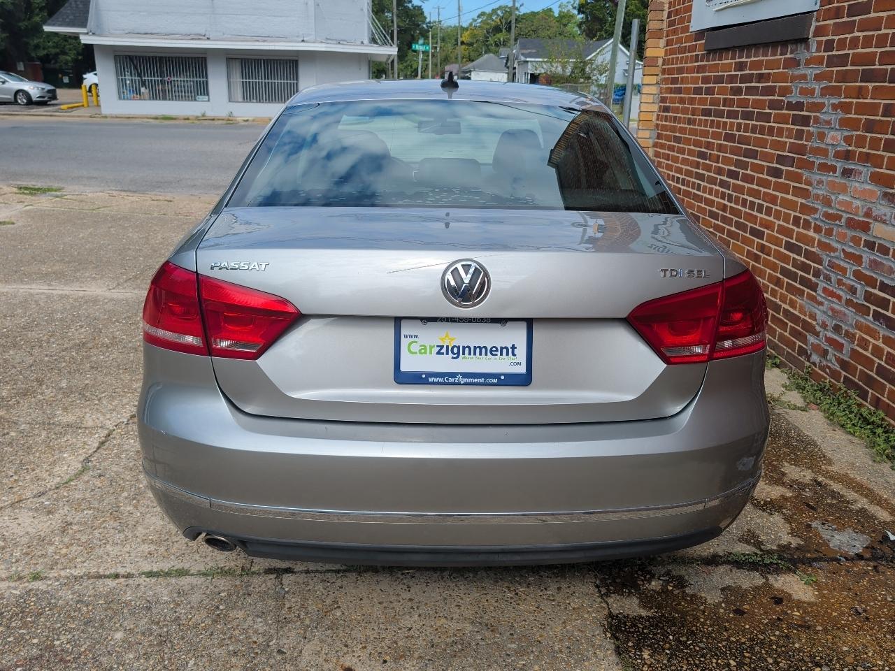Volkswagen Passat 4dr Sdn 2.0L DSG TDI SEL Premium 2012