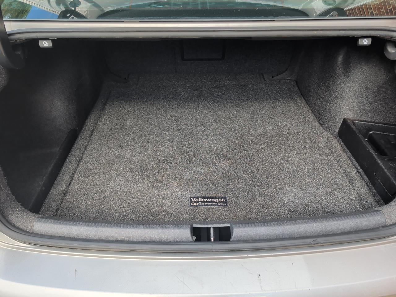 Volkswagen Passat 4dr Sdn 2.0L DSG TDI SEL Premium 2012