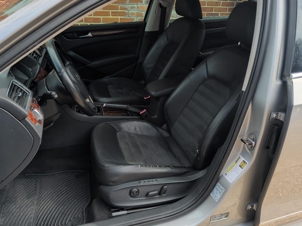 Volkswagen Passat 4dr Sdn 2.0L DSG TDI SEL Premium 2012