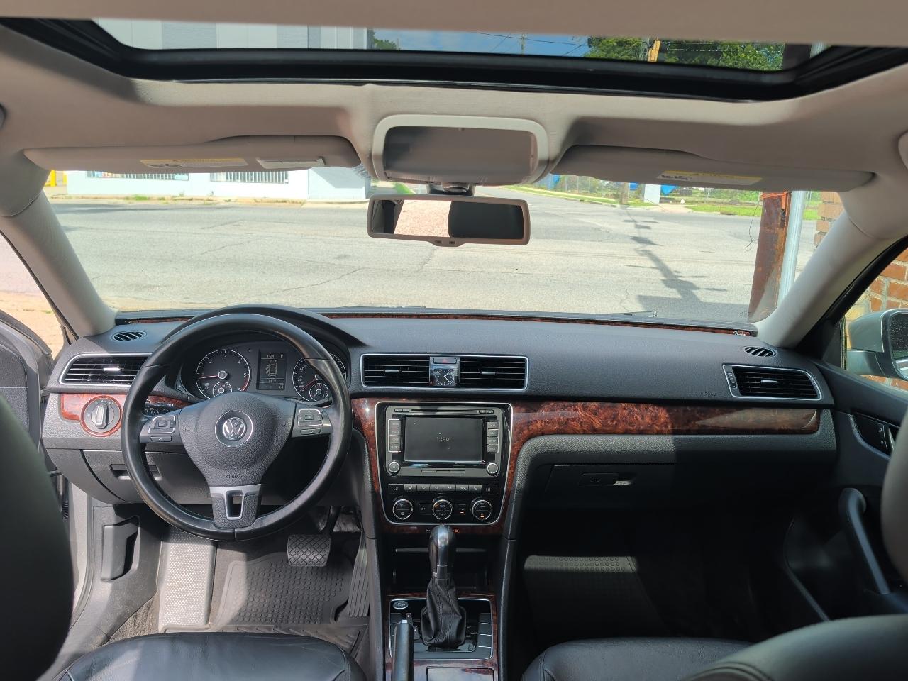 Volkswagen Passat 4dr Sdn 2.0L DSG TDI SEL Premium 2012